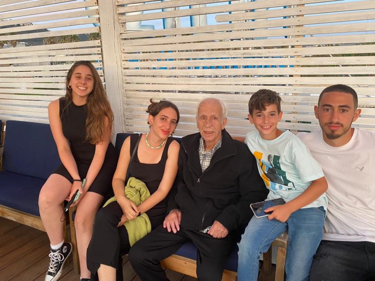 תמונה לזכר אליהו חוטה