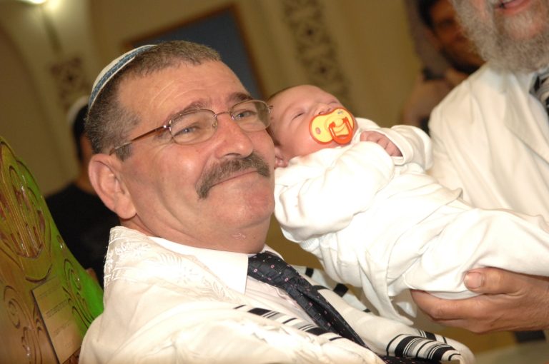תמונה לזכר אריה גולן