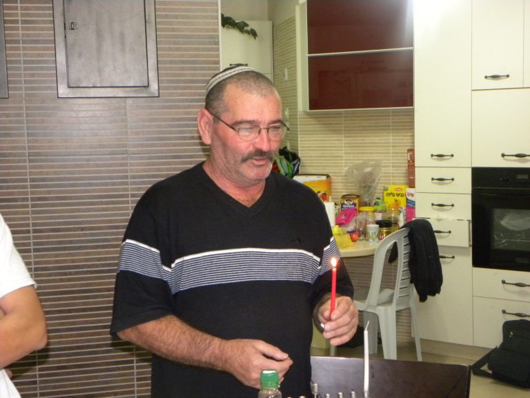 תמונה לזכר אריה גולן