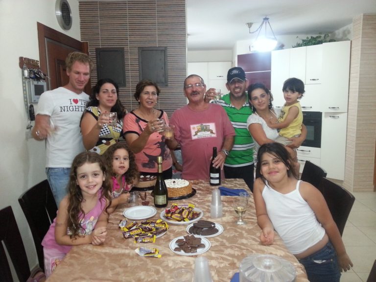 תמונה לזכר אריה גולן