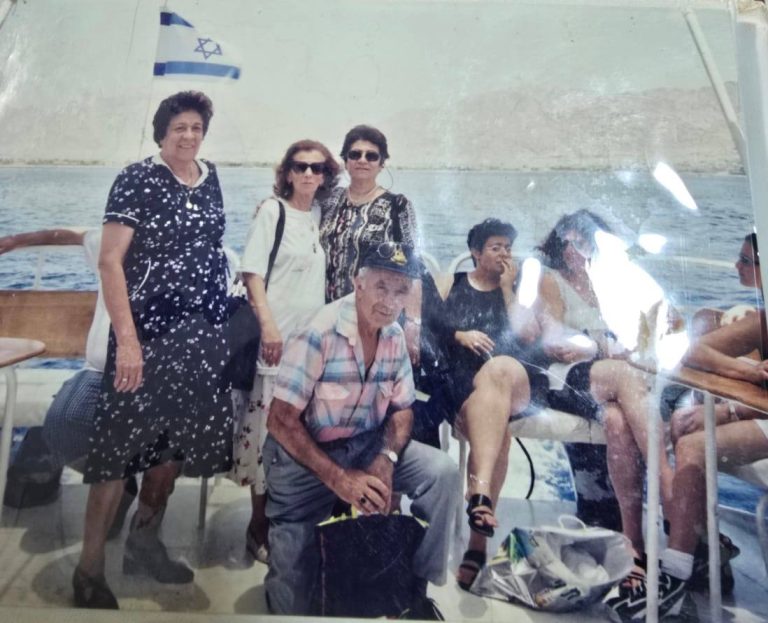 תמונה לזכר עזיז חן